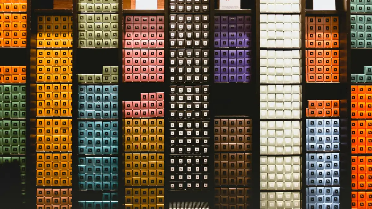 Nespresso et Swarovski lancent la collection limitée Festive 2026