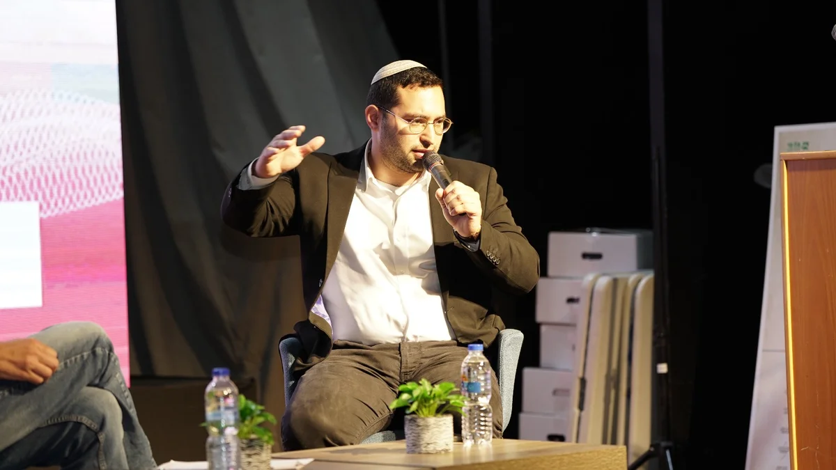 Israeli Minister Yitzhak Wasserlauf Confronted in Tel Aviv Medical Center