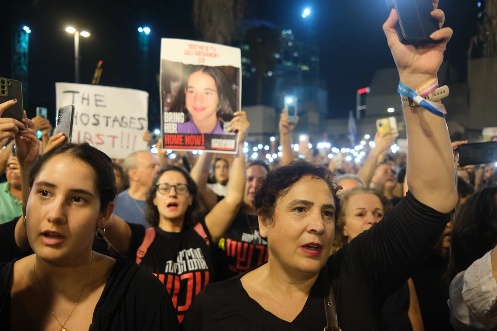 Thousands Rally in Tel Aviv to Demand State Inquiry into October 7 Failures