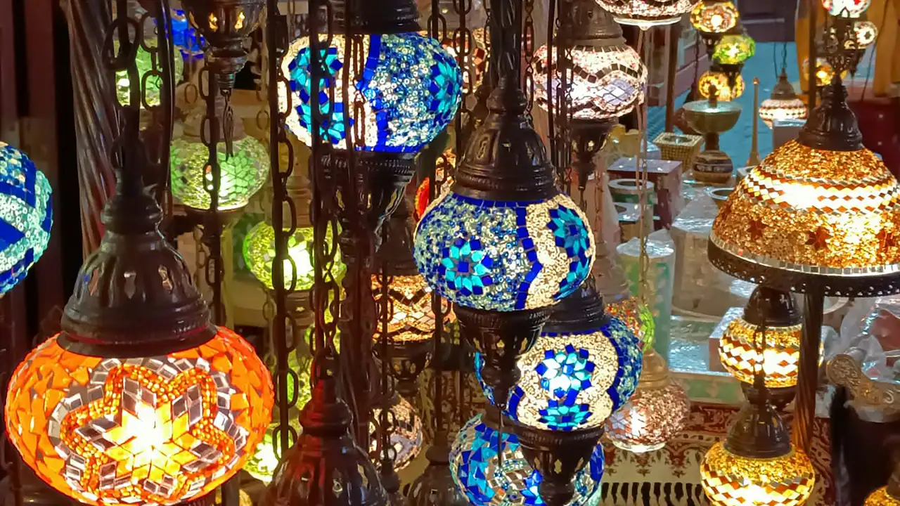 Israeli Tourists Pay 3,000 USD Settlement After Shoplifting Accusations in Indonesia