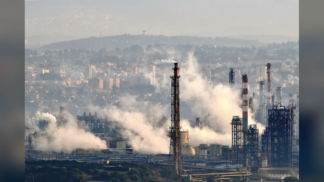 Haifa Threatens to Shut Down Bazan Refineries Following Severe Benzene Leak