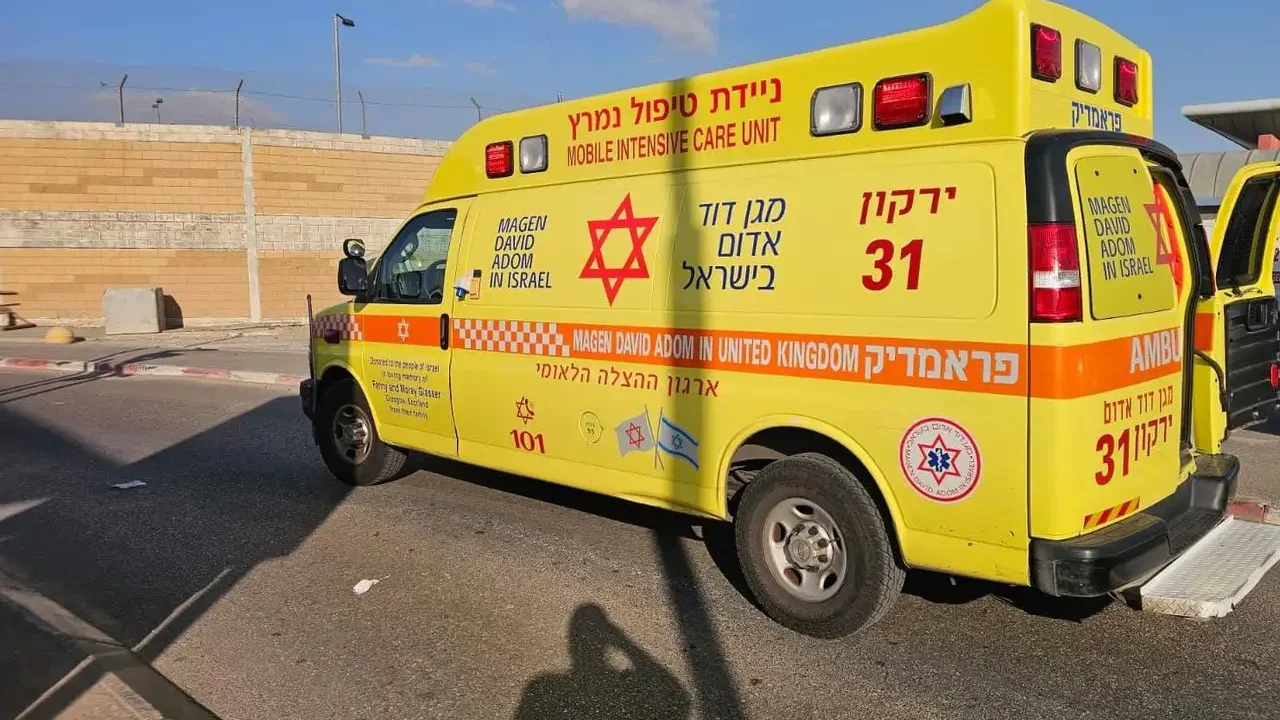 Five Wounded in Two Separate Violent Incidents Near Qalandiya and Rahat