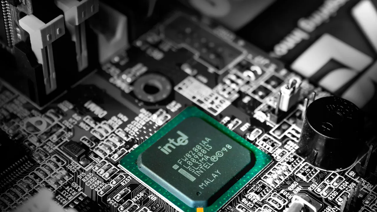 Intel Acquires Israeli Quantum Startup Classiq for $2.3 Billion in Historic Deal