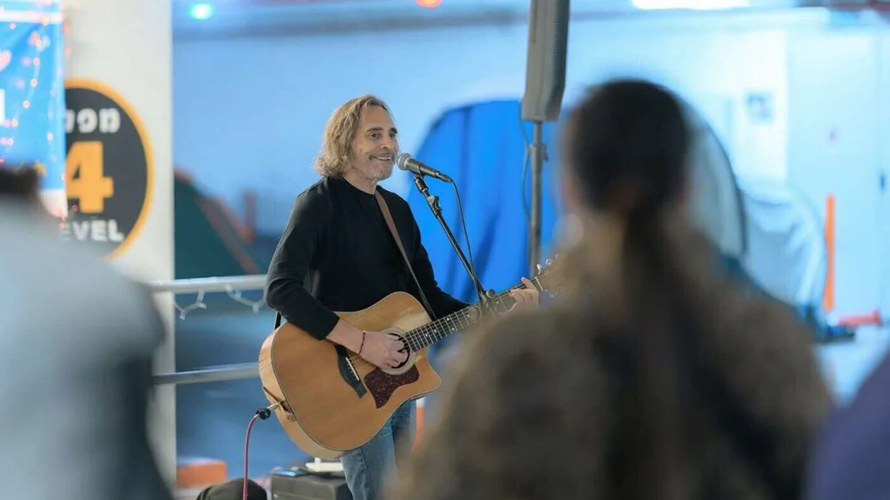 Itay Levi s'apprête à enflammer la scène du Menora Mivtachim à Tel-Aviv