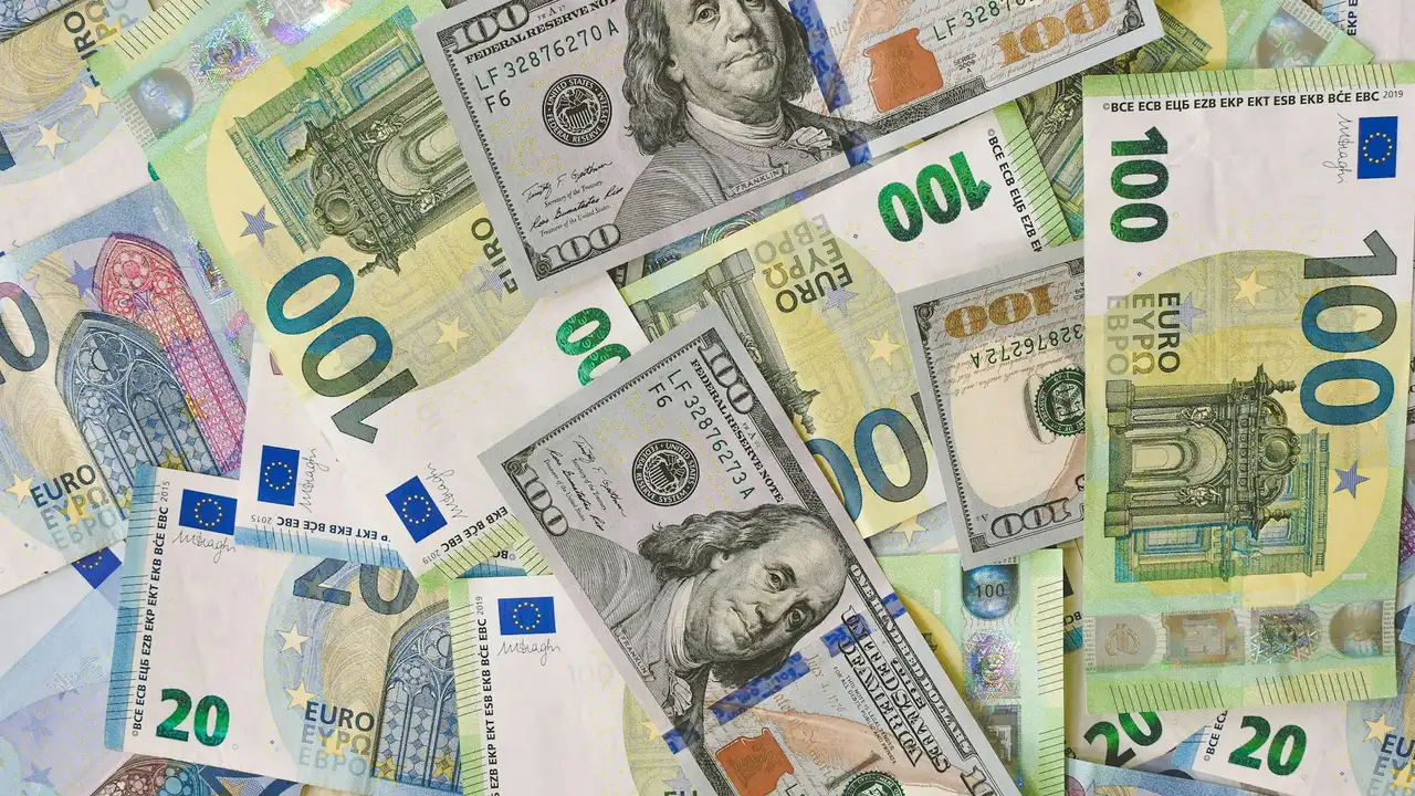 Julius Baer Predicts US Dollar Weakness as Temporary Drivers Fade