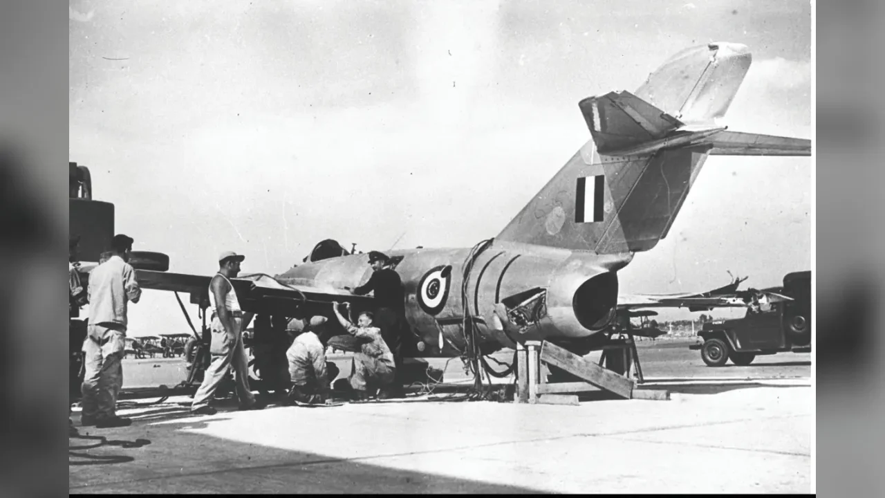 The Trailblazing Women Who Flew Paratroopers into the 1956 Sinai War