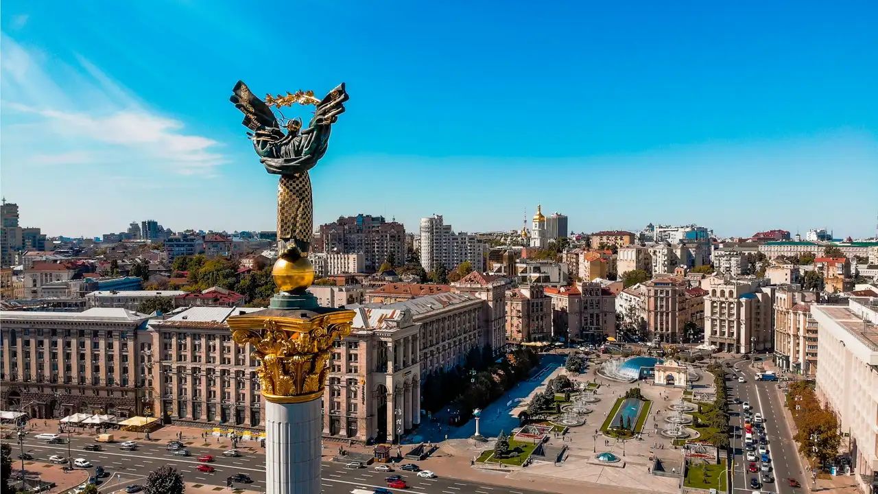 Three Killed in Drone Strike Near Kyiv as Zelensky Meets US Envoys in Oslo