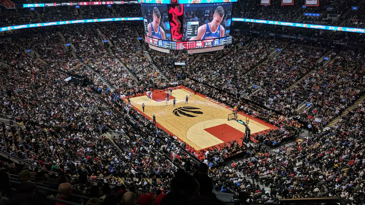 NBA Roundup: Rockets Edge Spurs, Celtics Beat Knicks in Thrillers