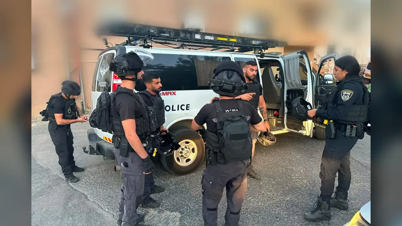 Threatened with a knife, rammed vehicles, and fled: Police pursuit in the north