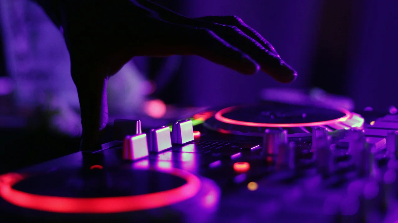 Le DJ Sagi Zehavi maintient son concert à Paris malgré les tensions