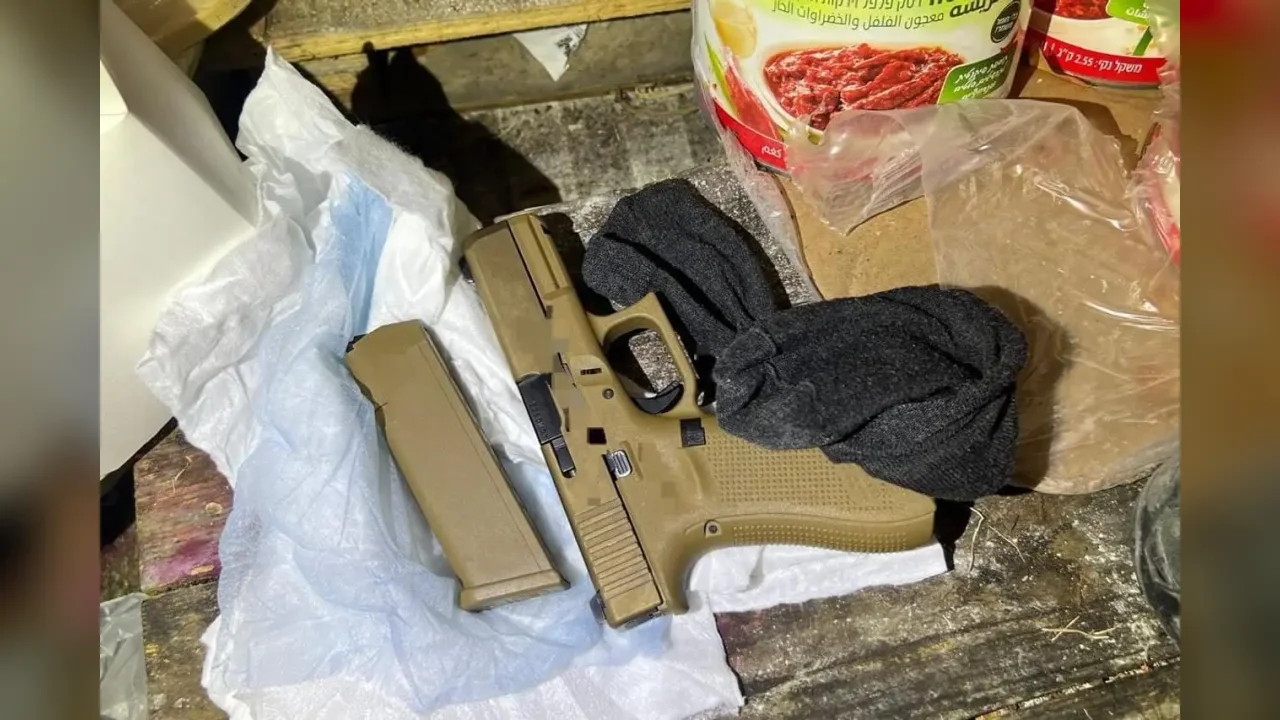 Raid at a Nazareth restaurant: Pistol found in a sock, illegal worker arrested