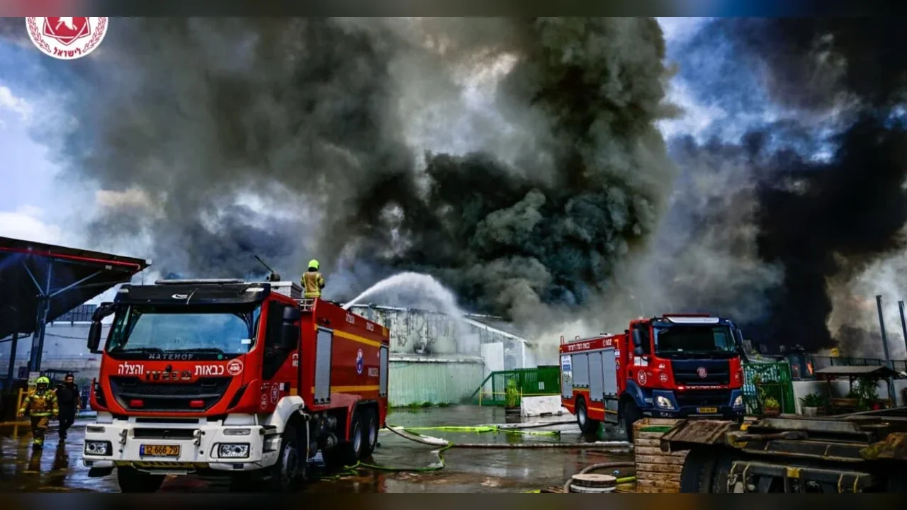 Fire in Sha'ar HaNegev Industrial Zone Brought Under Control