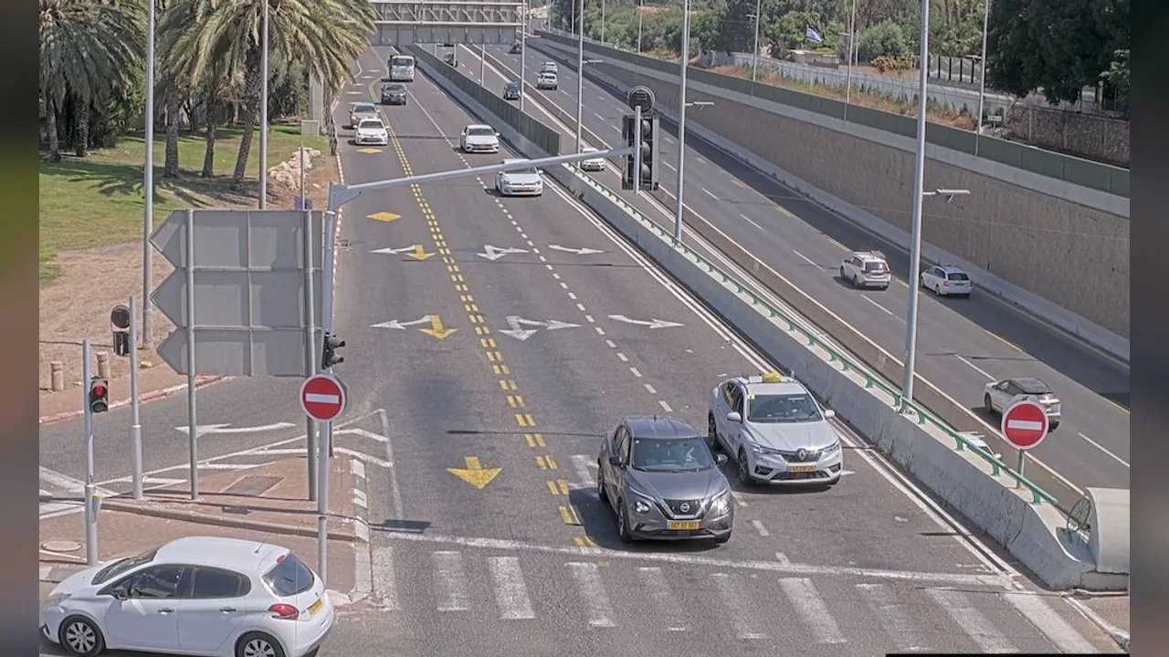New Solution for Traffic Jams: Artificial Intelligence Optimizes Traffic Lights