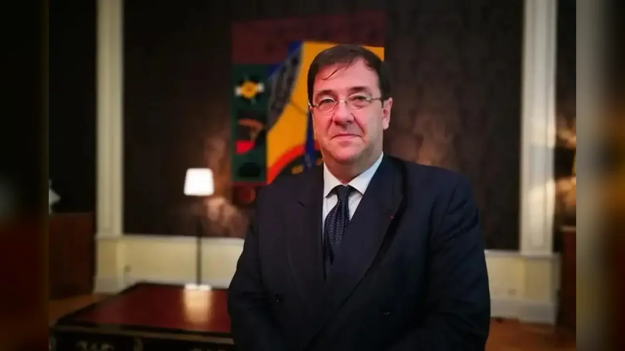 Скандал во Франции: посол приглашал десятки молодых женщин в свою резиденцию