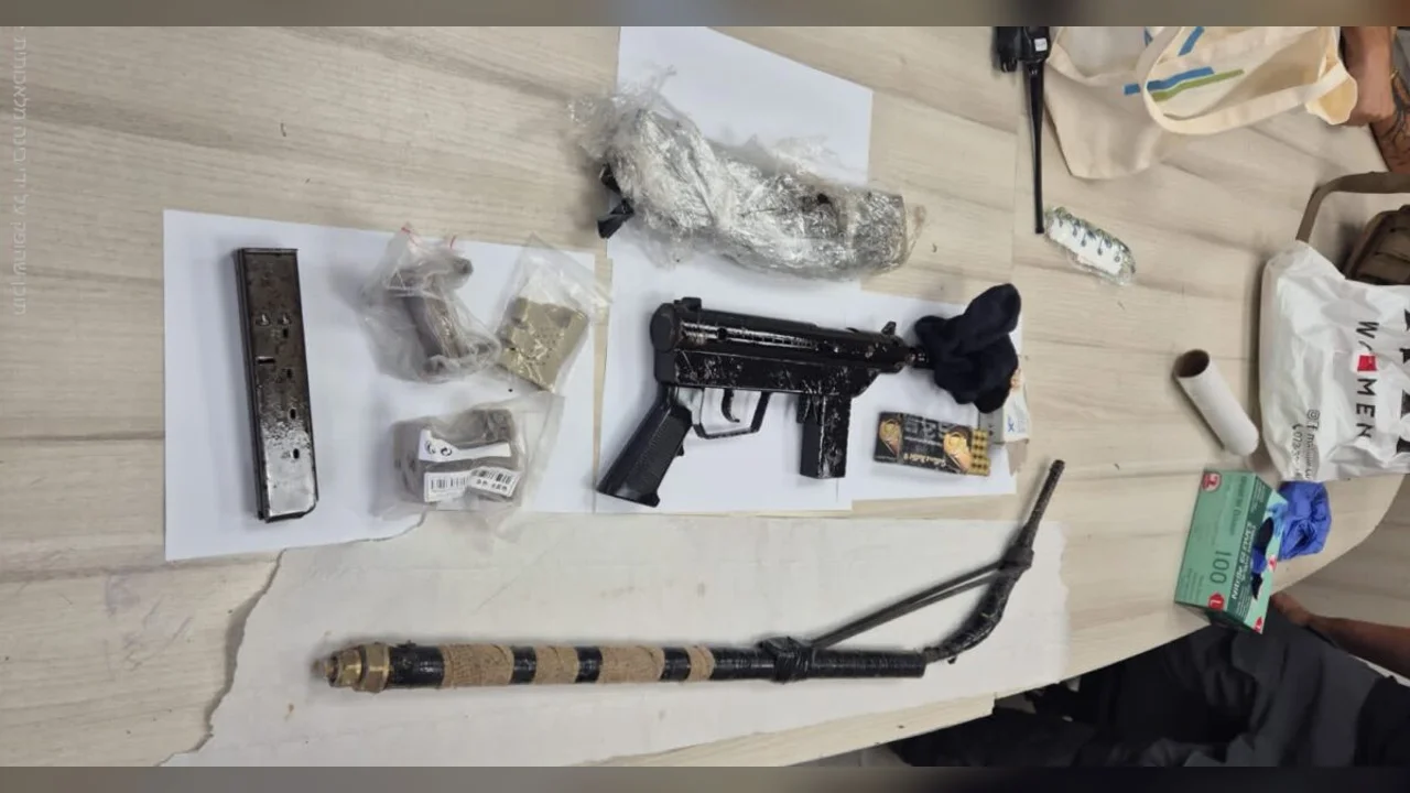 Carlo submachine gun, improvised weapon, and 60-round magazine seized in Ar'ara in the Negev