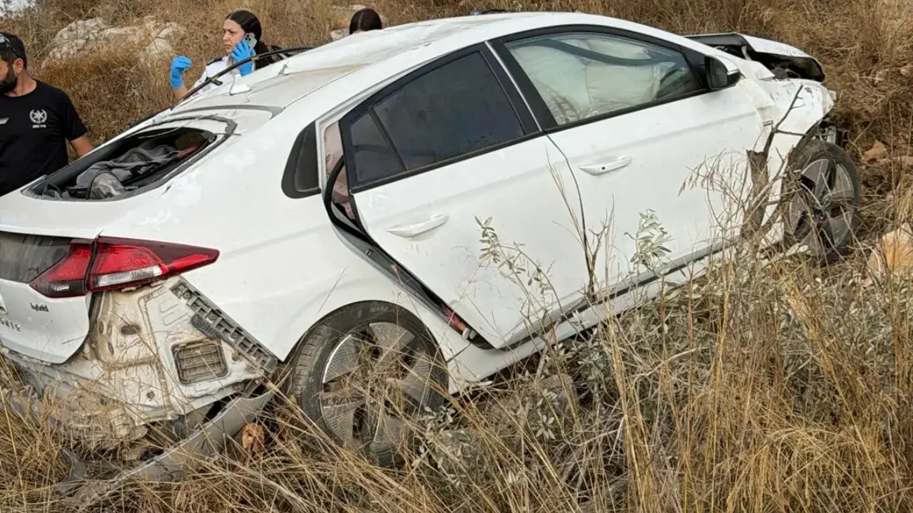 Vehicle rolled into a wadi in the north: 4-year-old child and man in serious condition