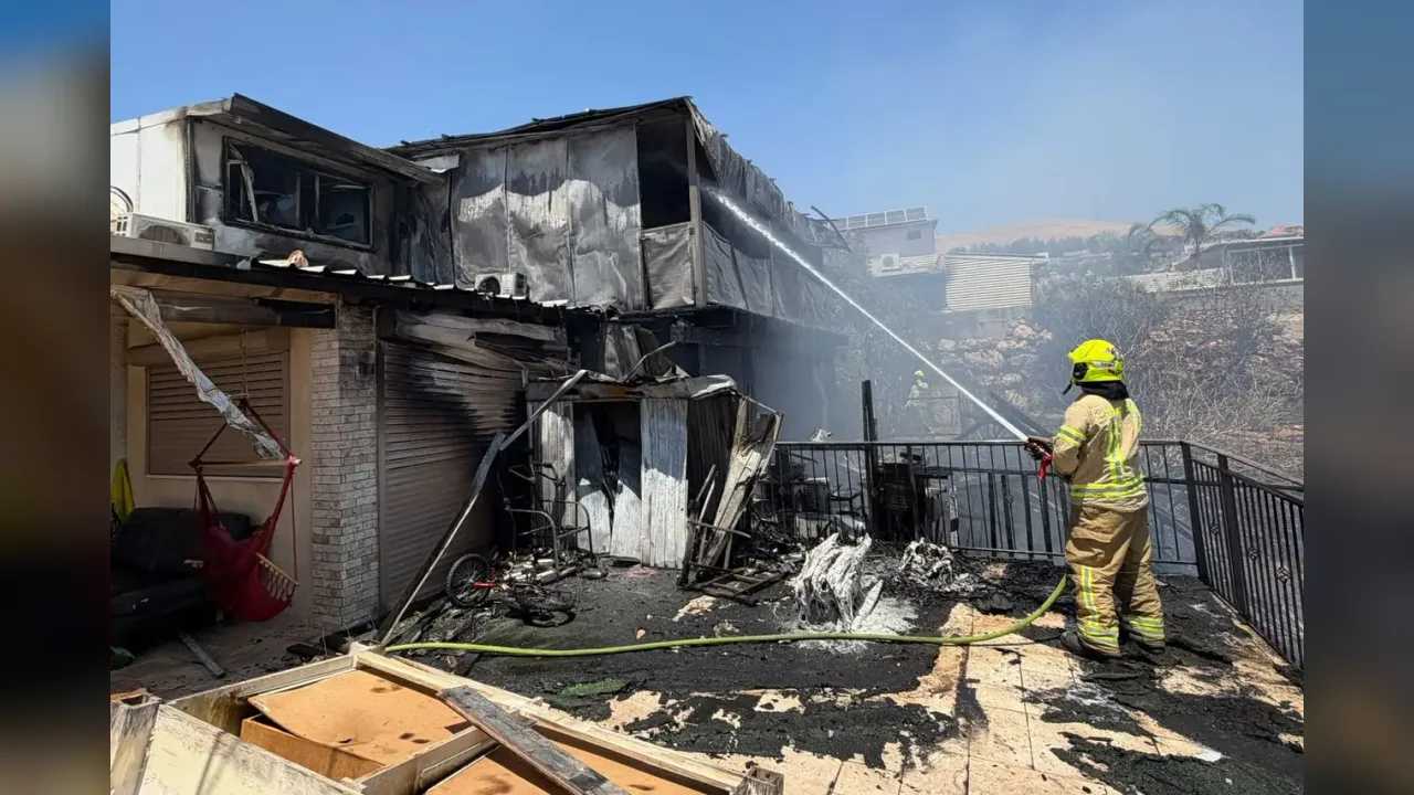 Firefighters Extinguish Blaze in Safed: Two Injured Evacuated by Magen David Adom