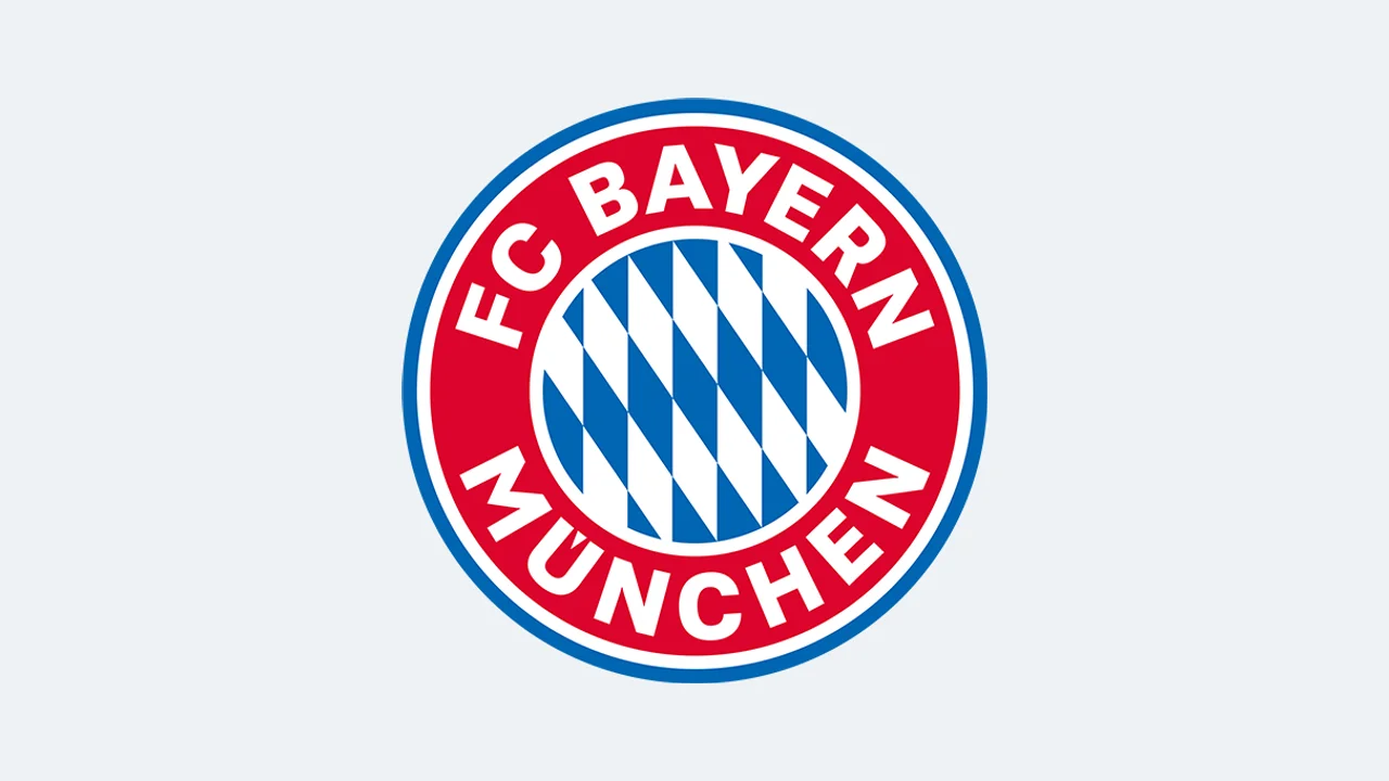 Bayern Munich Manager Vincent Kompany Collapses During Training and Hospitalized