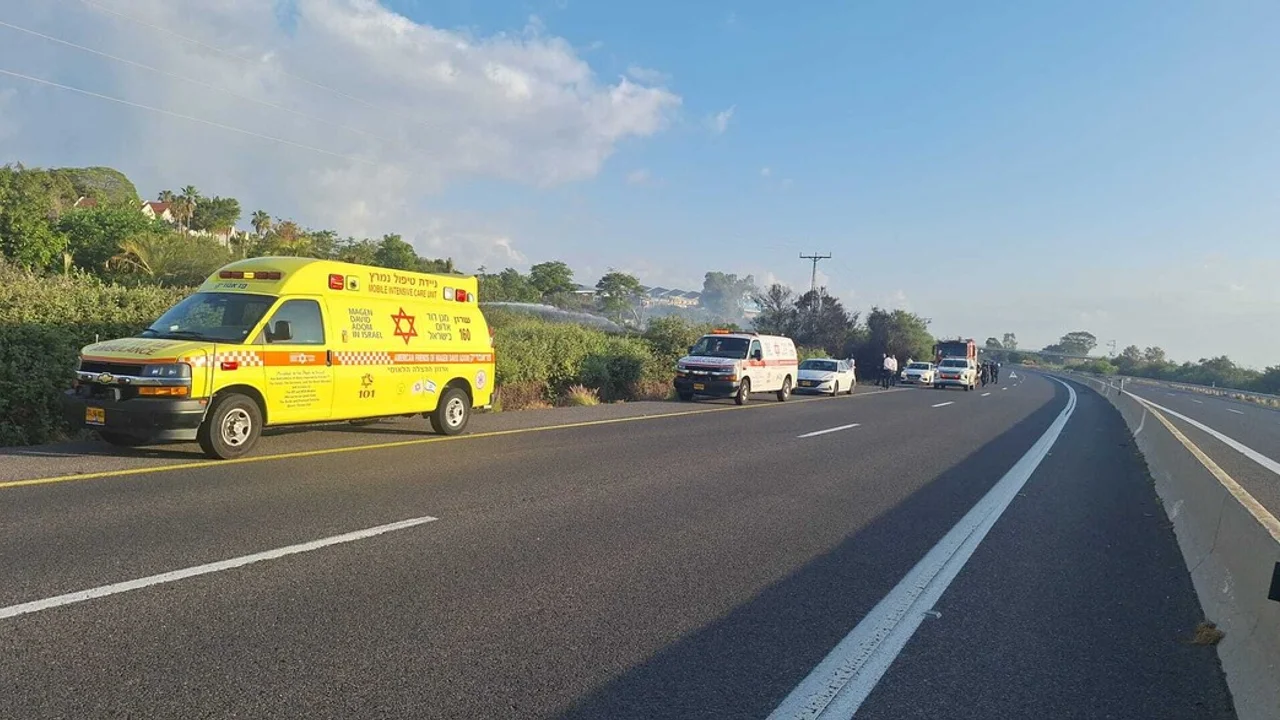 Bus and Tractor Collision on Highway 25 Leaves Dozens Injured in Negev