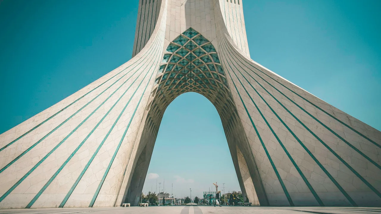 Tehran Residents Stockpile Supplies and Flee Amid Renewed Strike Fears